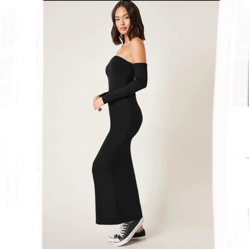 SOLD Long Sleeve Cold shoulder Maxi Dress Black - Picture 3 of 5